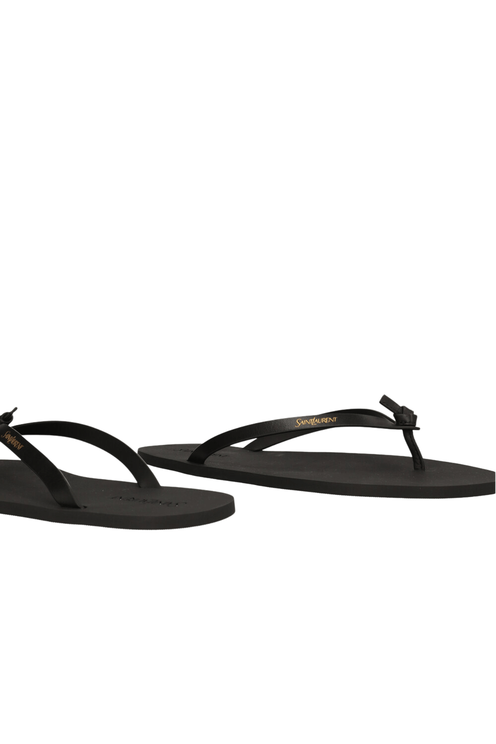 תמונת תקריב של כפכפי אצבע