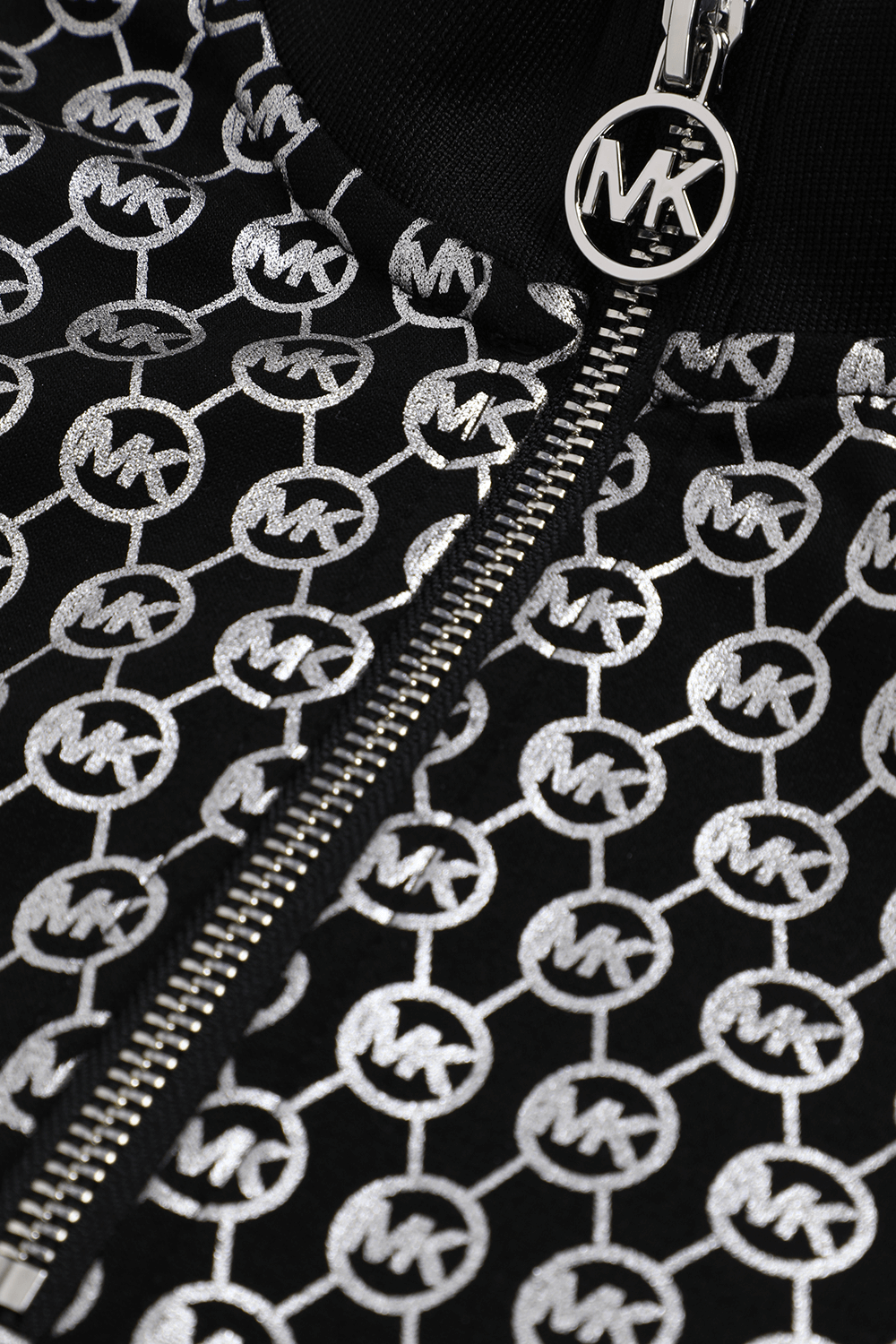 תמונה אחורית של גיל 14 שמלה מרוכסנת מונוגרמית