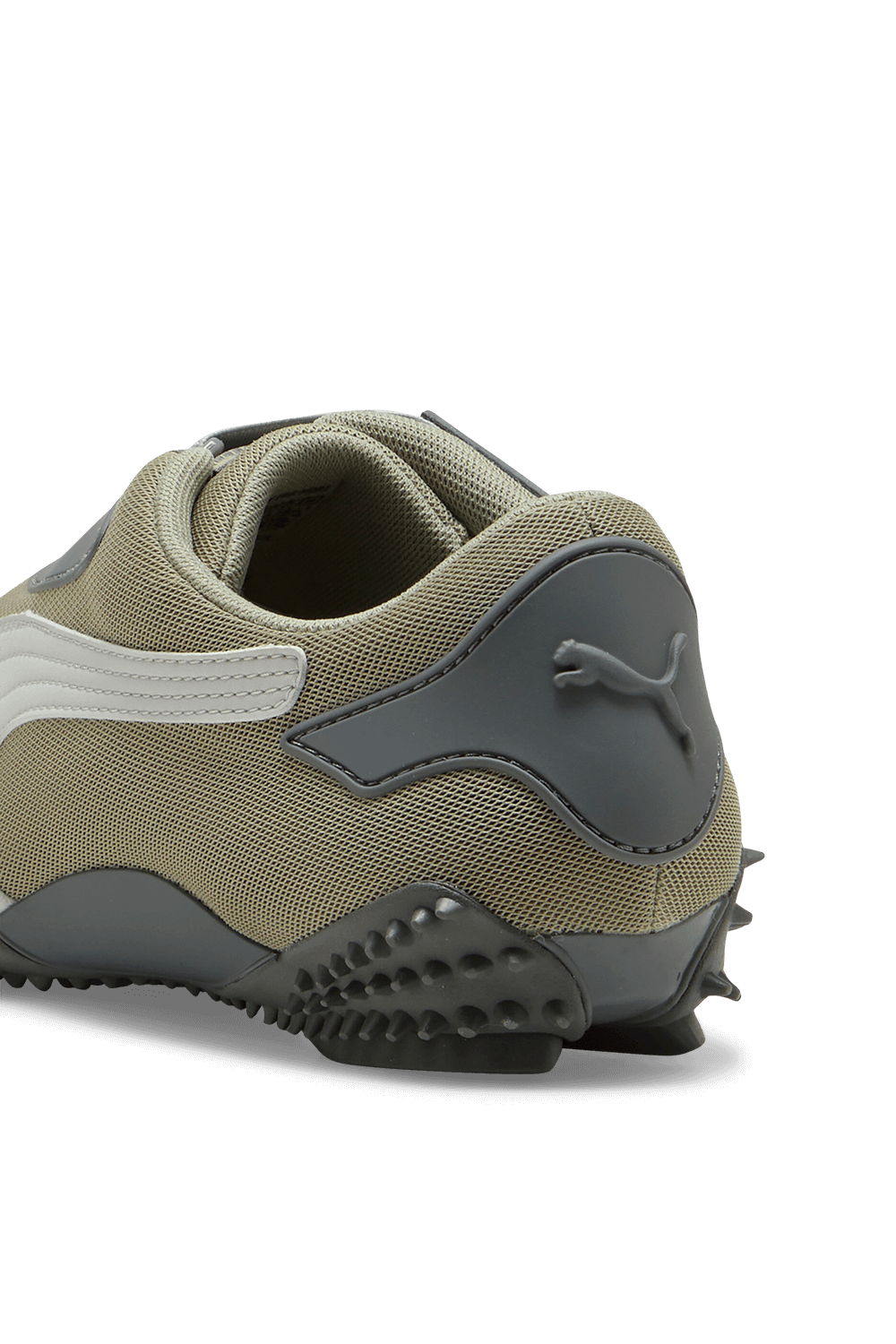 תמונת פנים של נעלי סניקרס מוסטרו