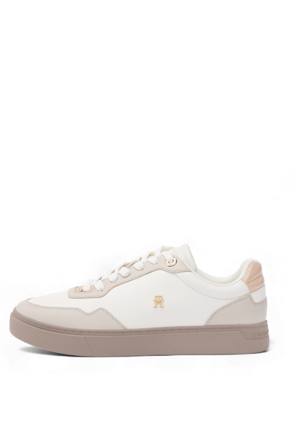 תמונה אחורית של נעלי סניקרס