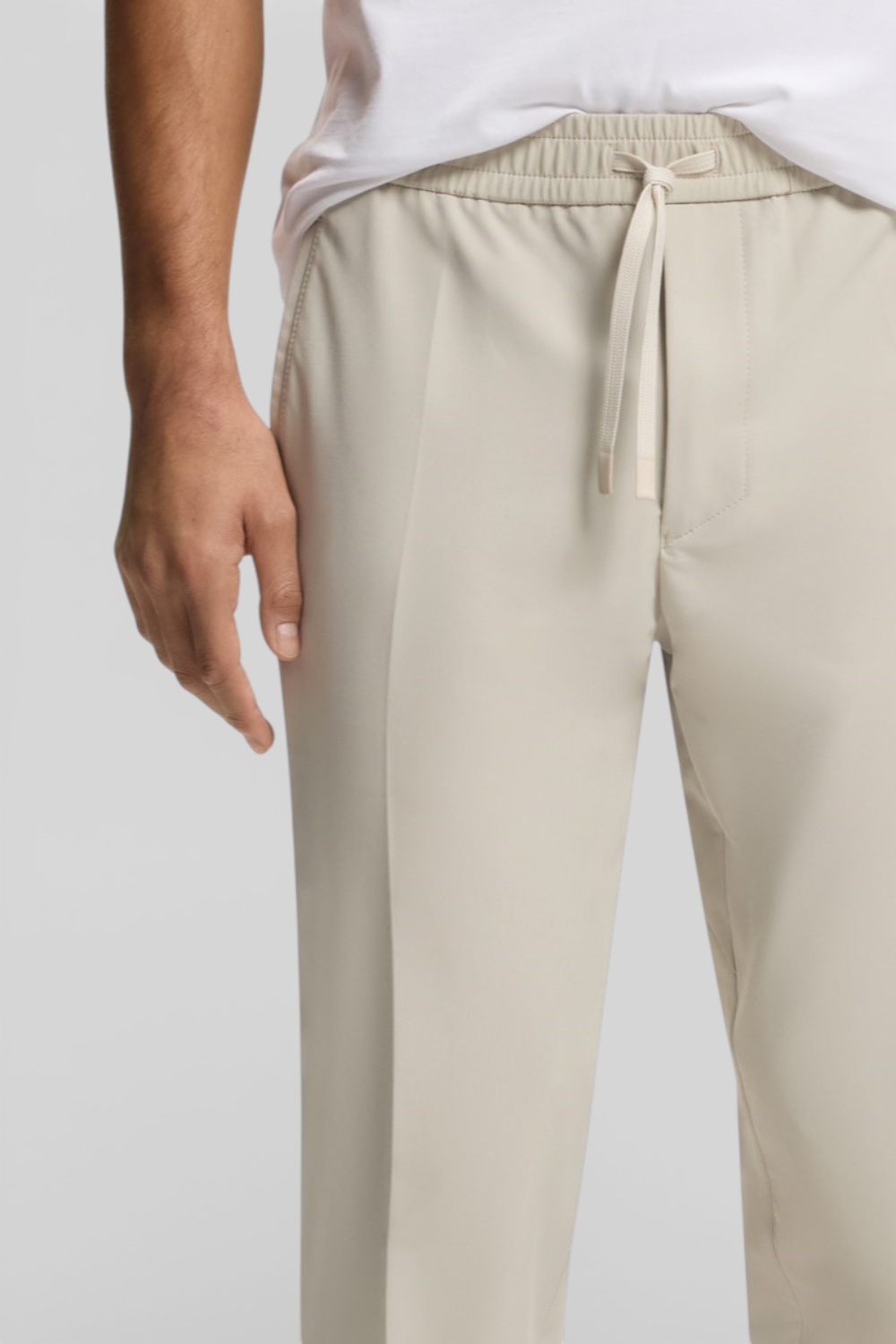 תמונת תקריב דוגמן של מכנסי ג'וגר סלים