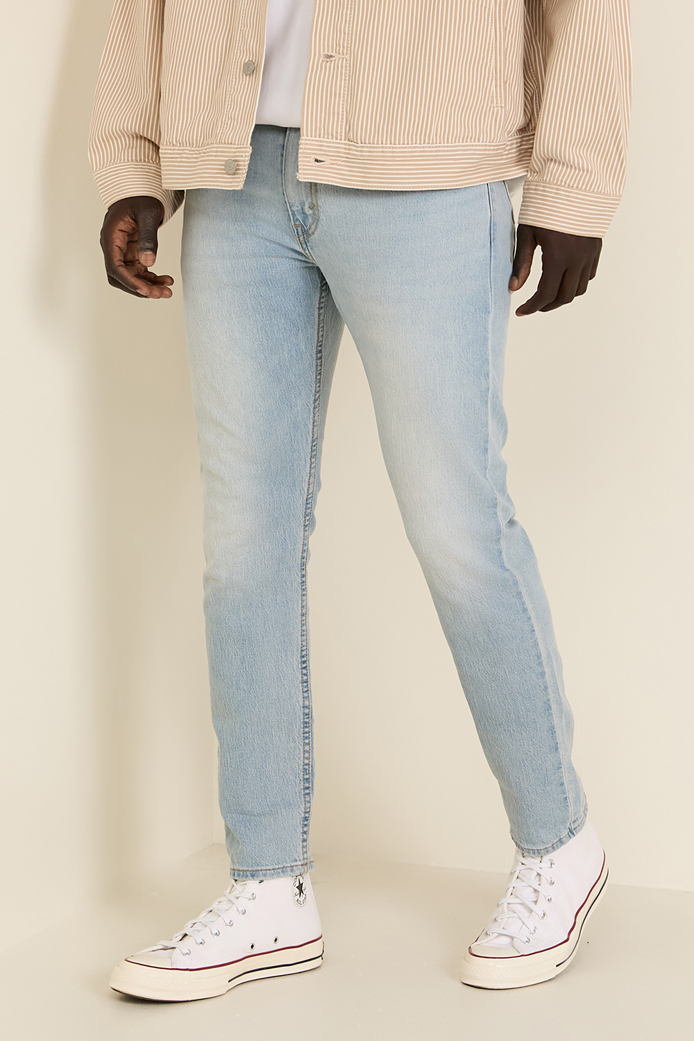 תמונת דוגמן קידמית של מכנסי ג'ינס טאפר סלים 512