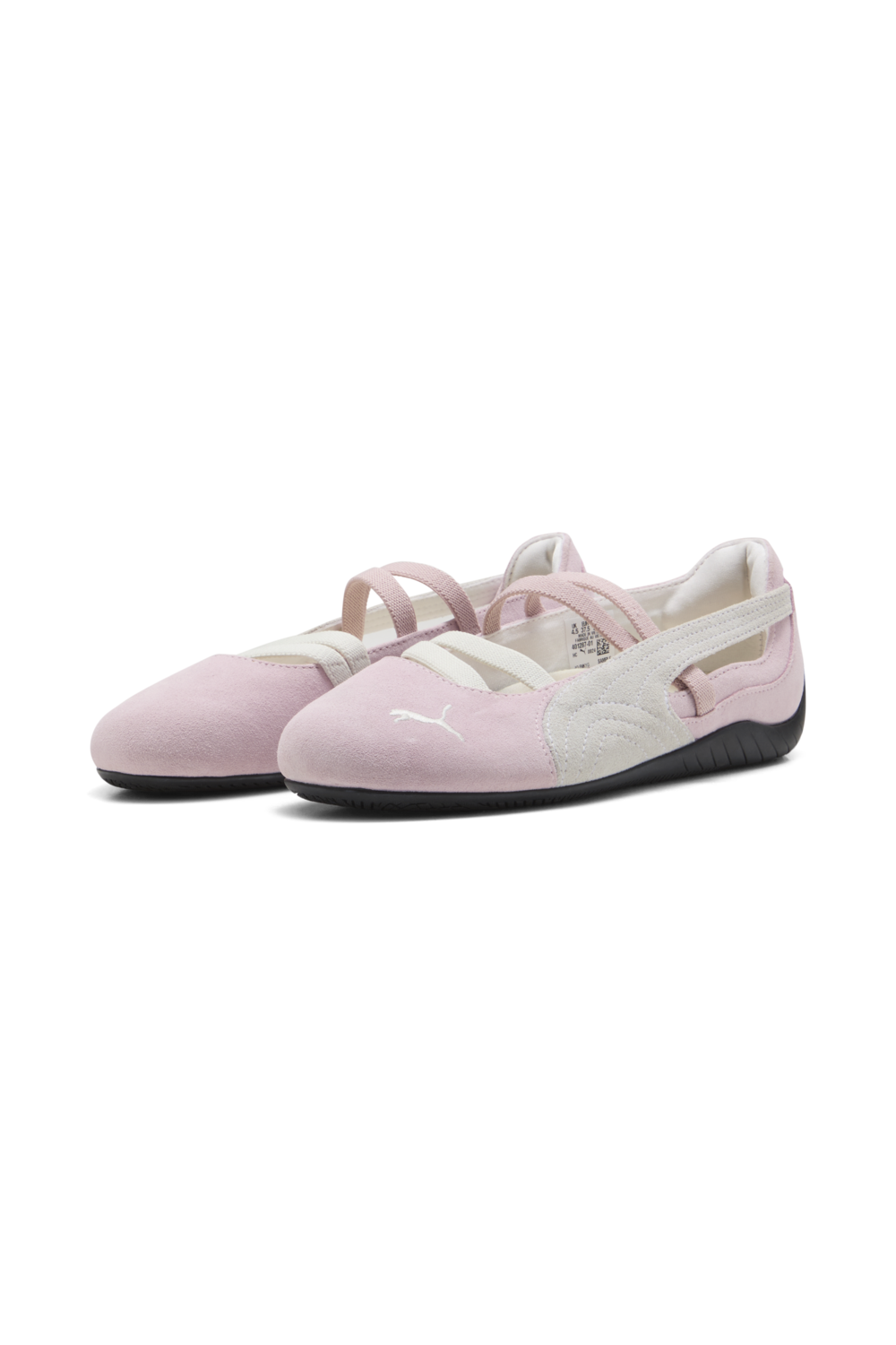 תמונת תקריב של נעלי בובה ספידקאט