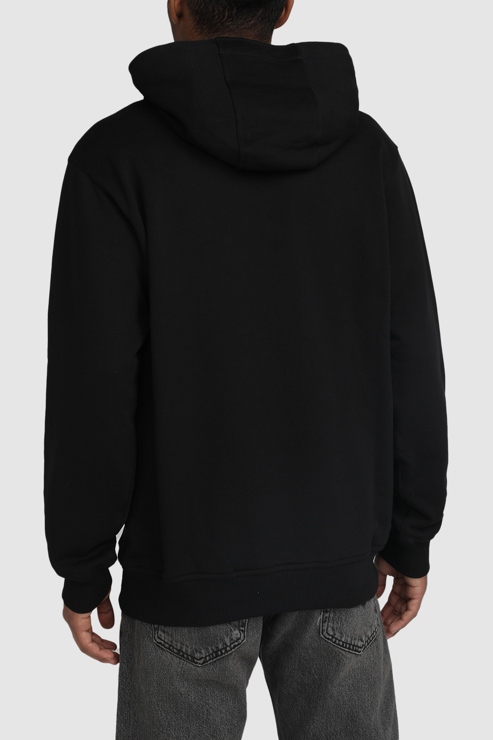 תמונת תקריב דוגמן של לקוסט X קום דה גרסון סווטשירט קפוצ'ון