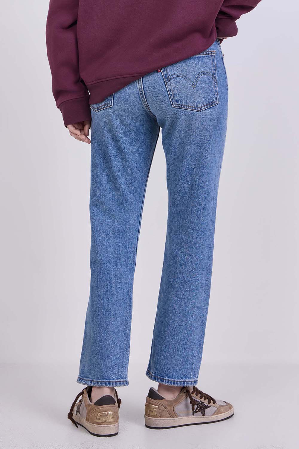 תמונת דוגמן אחורית של מכנסי ג'ינס 501 בגזרה ישרה