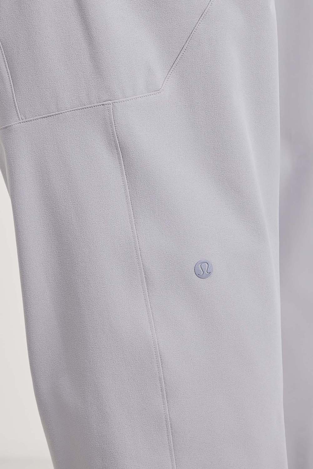 תמונת תקריב דוגמן של Zeroed In Classic-Fit Cargo Jogger Regular