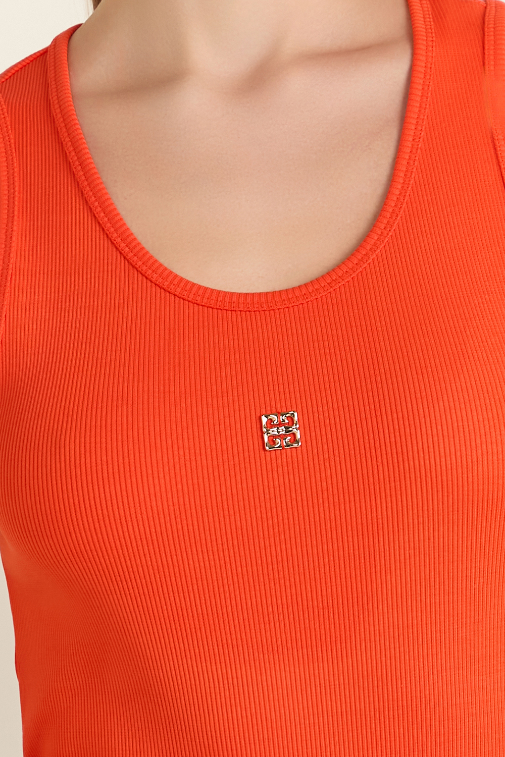 תמונת תקריב דוגמן של גופיית ריב