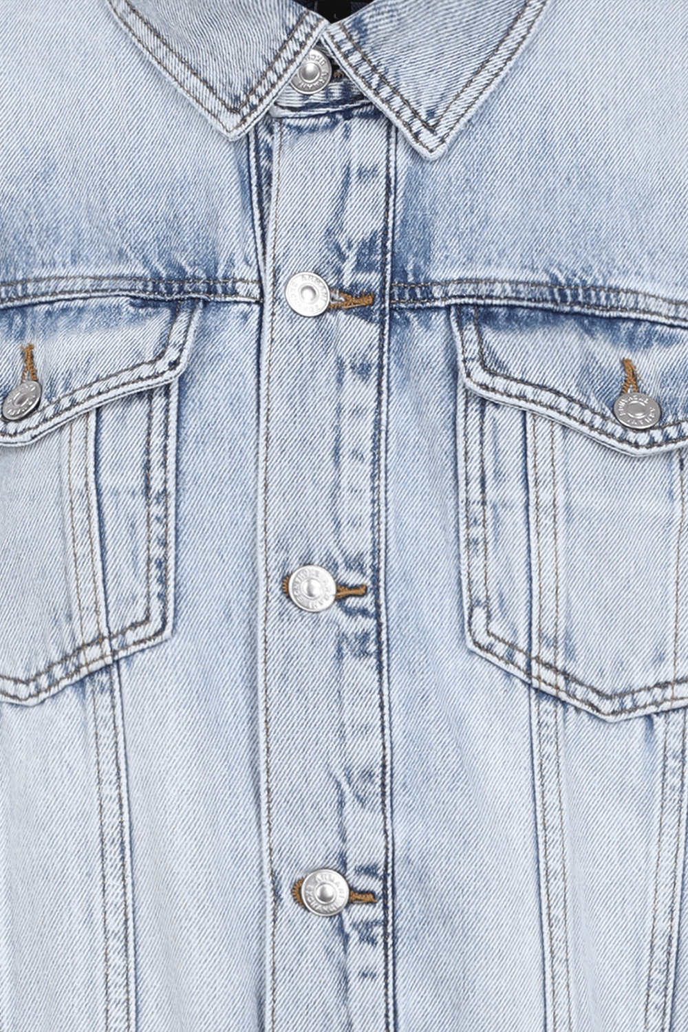 תמונה אחורית של ז'קט ג'ינס