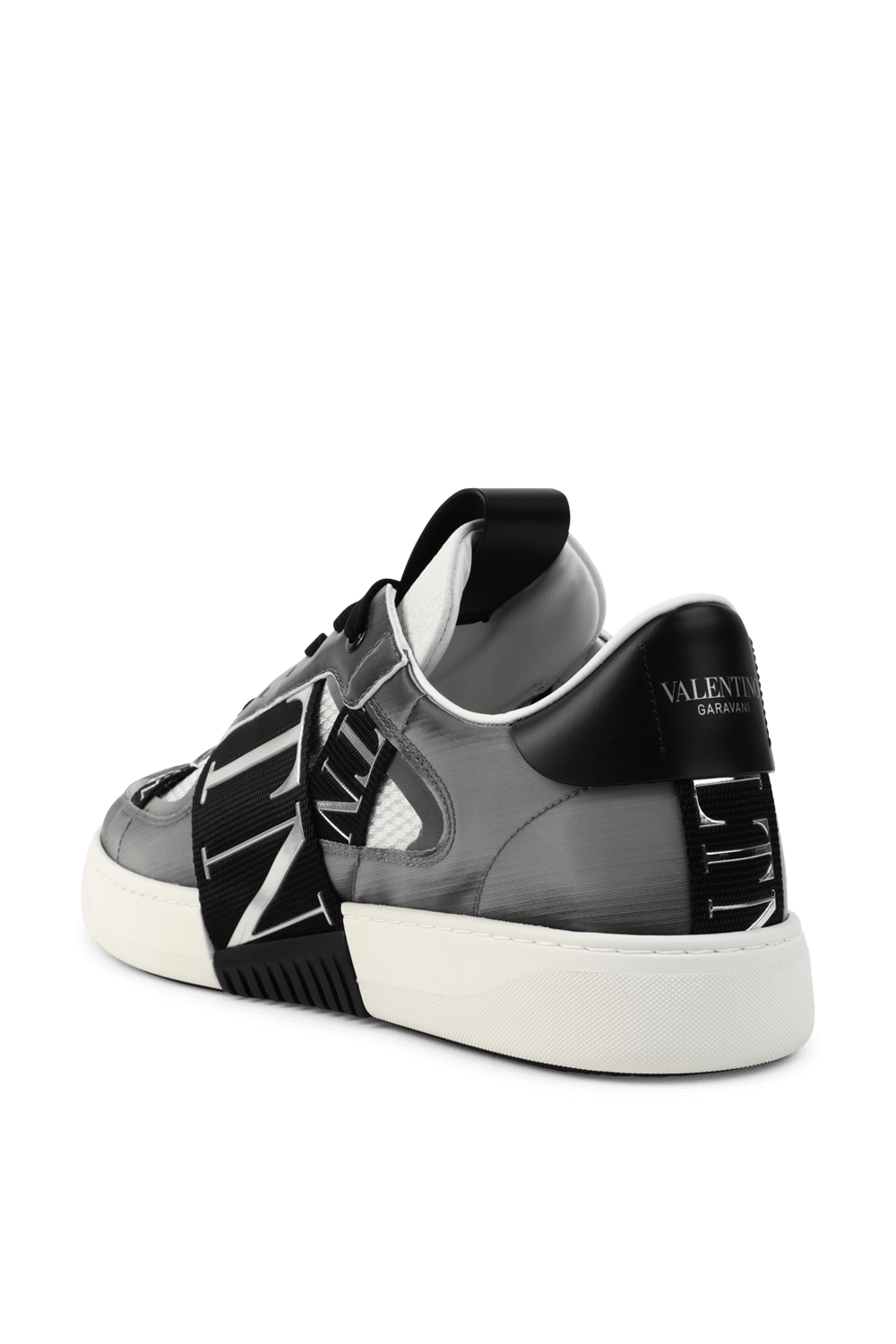 תמונה אחורית של נעלי סניקרס מעור