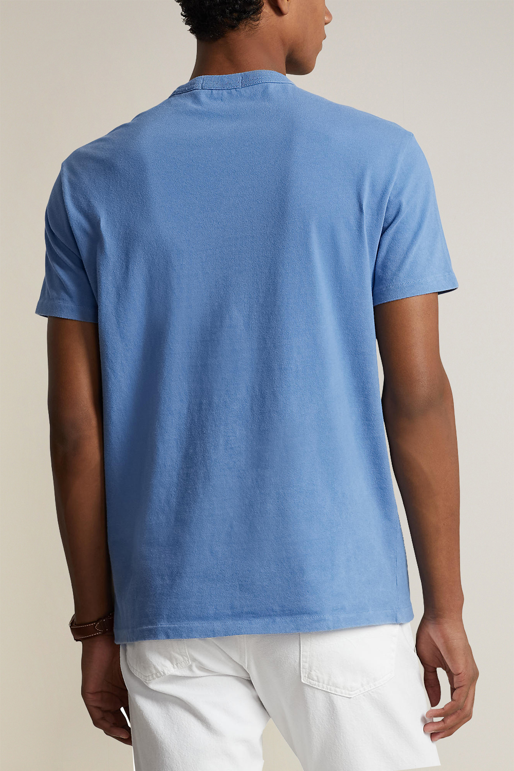 תמונת דוגמן אחורית של חולצת טי