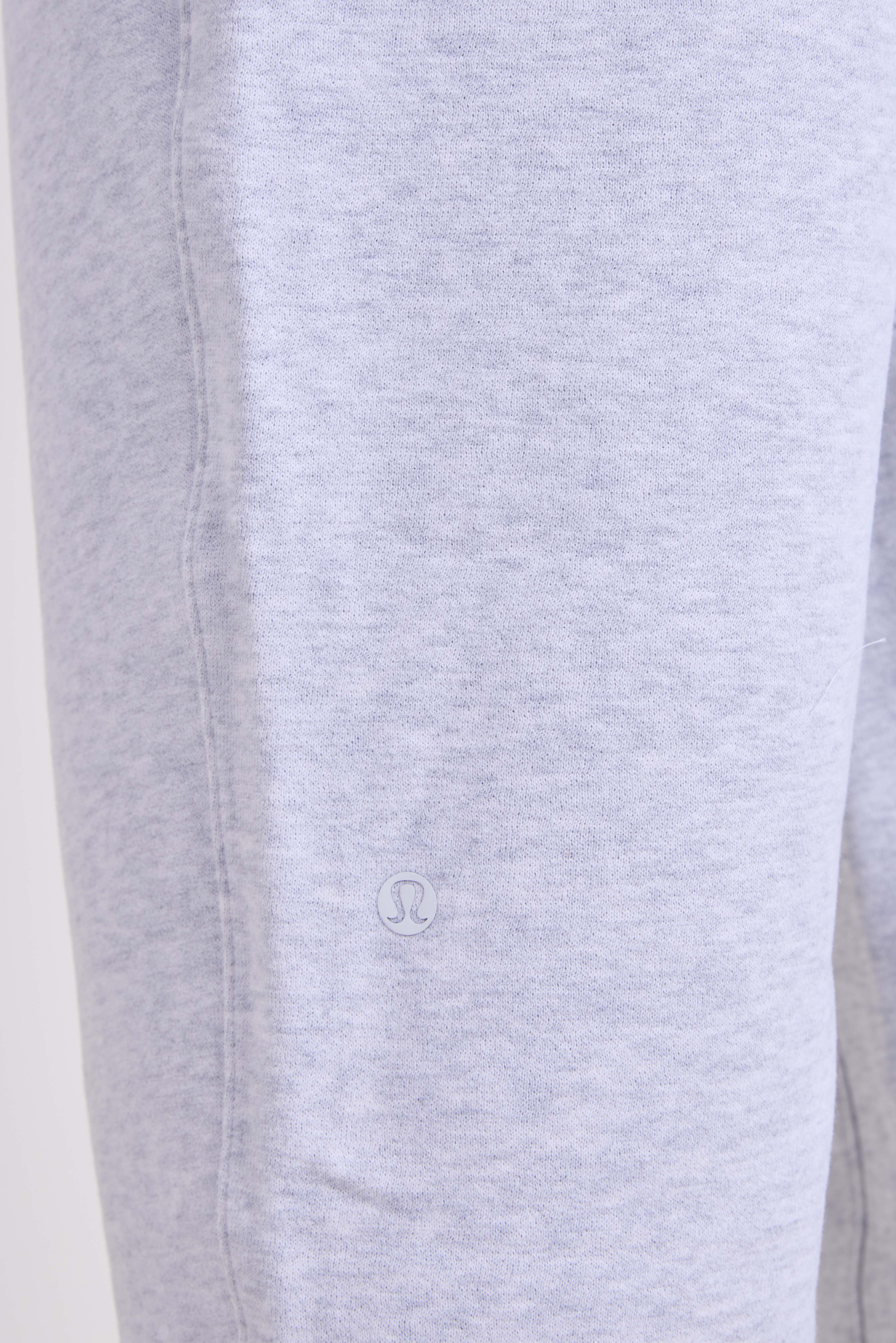 תמונת תקריב דוגמן של Steady State Classic-Fit Jogger Regular