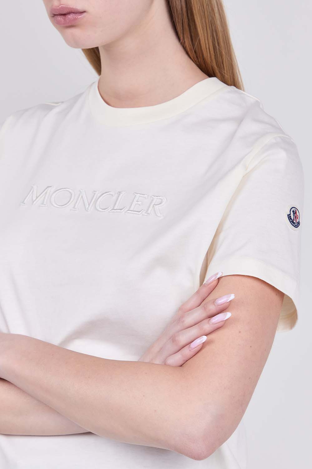 תמונת תקריב דוגמן של חולצת טי