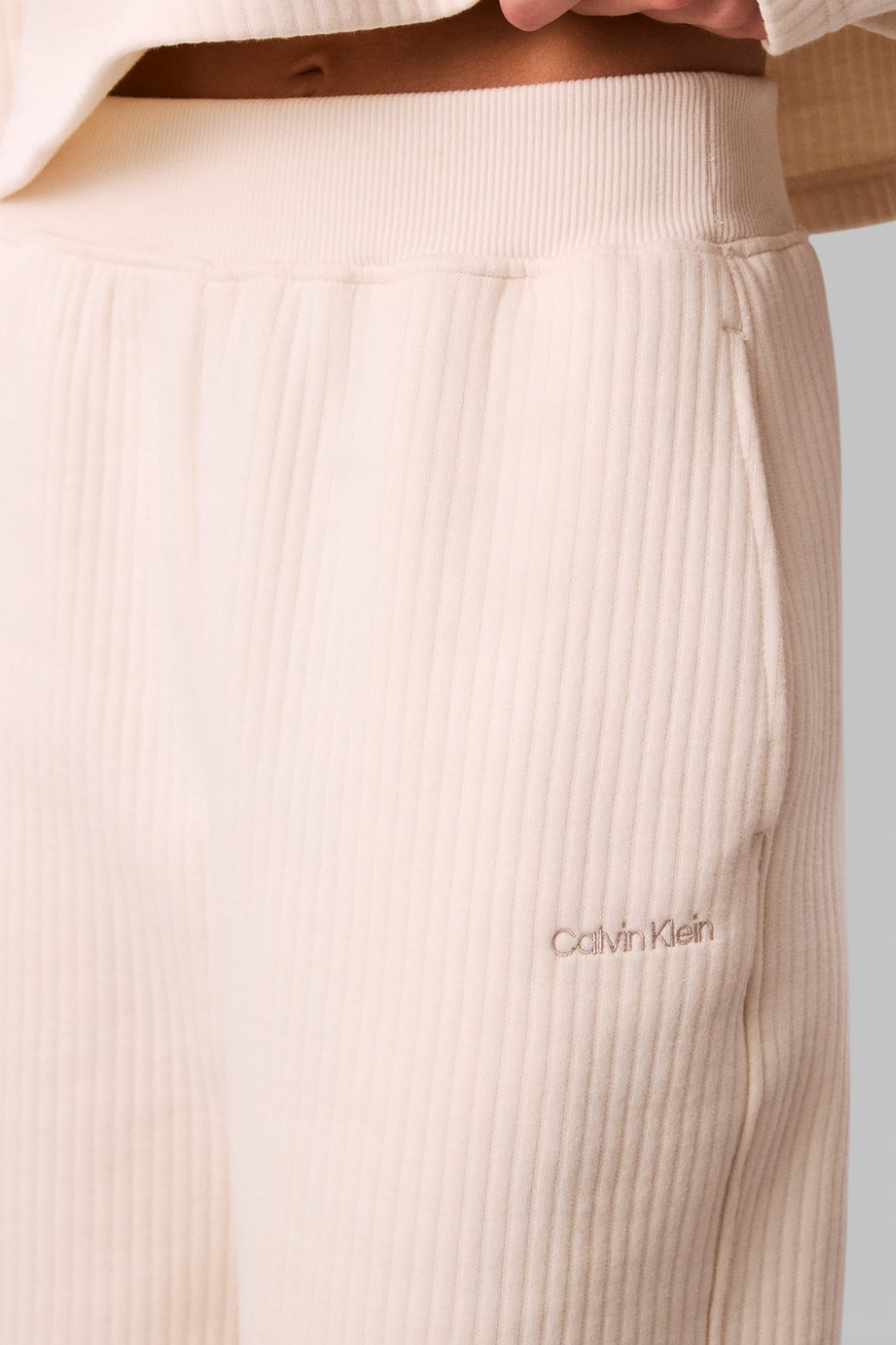 תמונת תקריב דוגמן של מכנסי ג'וגר