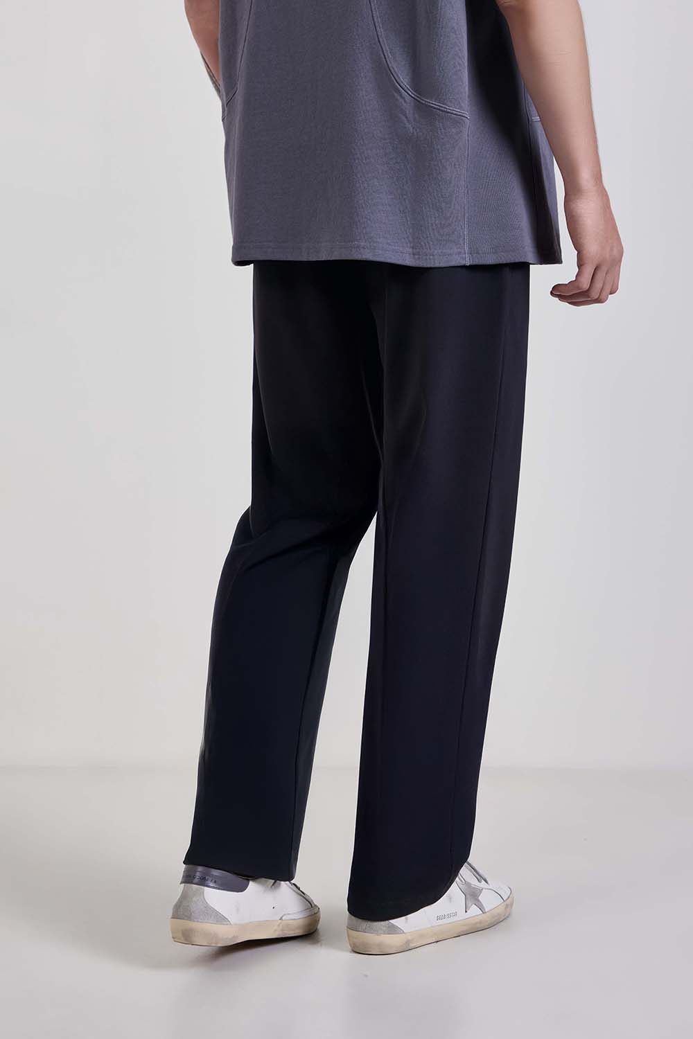 תמונת דוגמן אחורית של Men's Daydrift Classic-Fit Trouser Regular