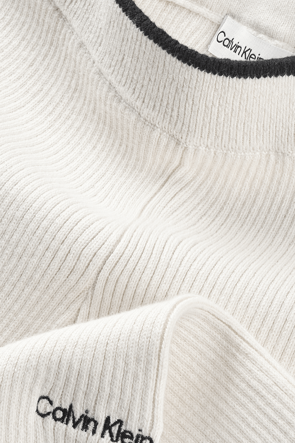 תמונה אחורית של מכנסיים סרוגים ארוכים