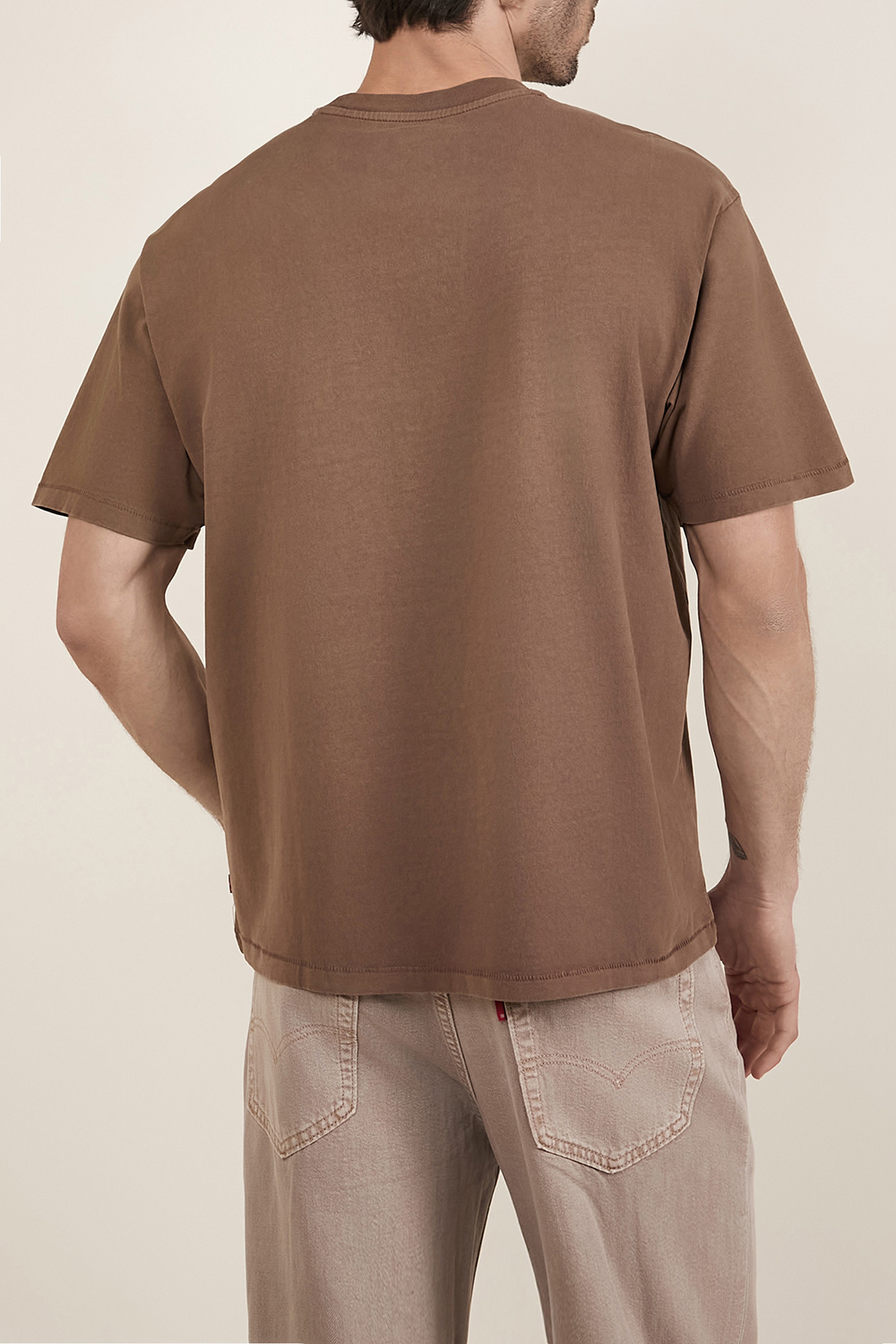 תמונת דוגמן אחורית של חולצת טי