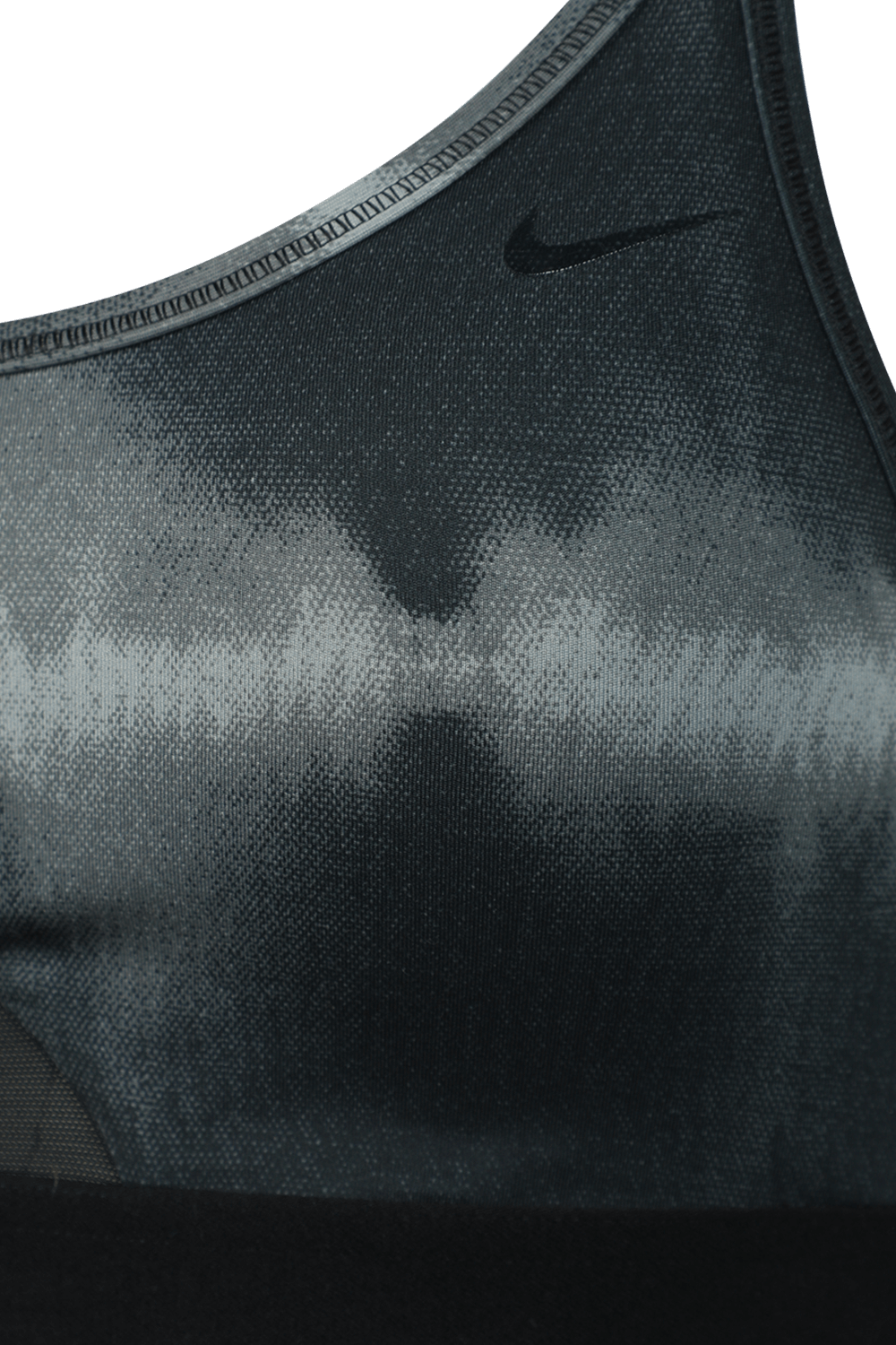 תמונת תקריב של חזיית ספורט בגוון אפור-שחור