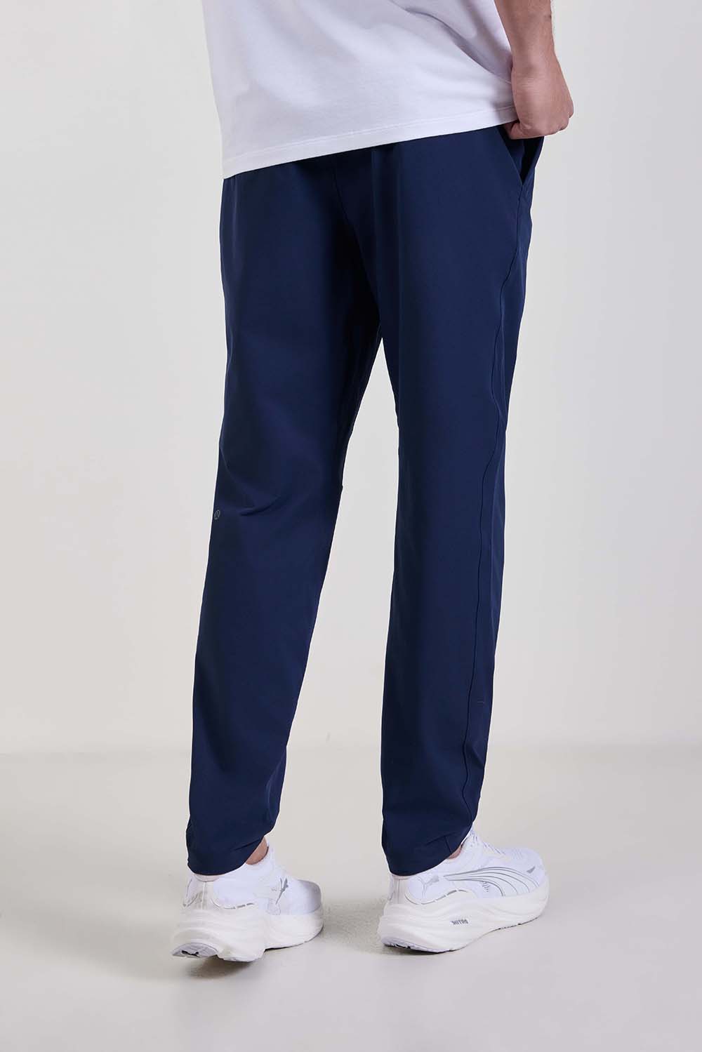 תמונת דוגמן אחורית של Zeroed In Slim-Fit Pant