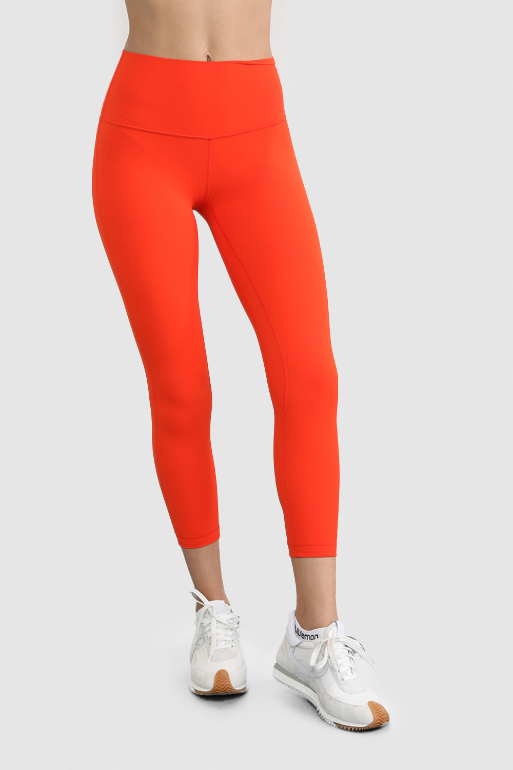 תמונת דוגמן קידמית של Align Hr Crop 23Inch