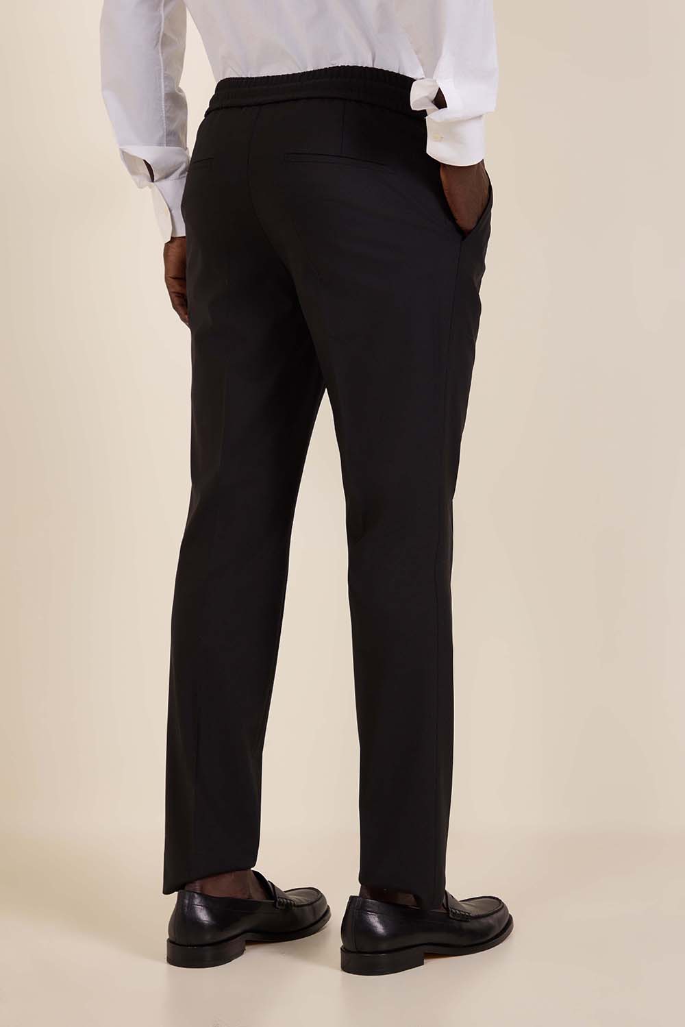 תמונת דוגמן אחורית של מכנסי ג'וגר מחוייטים סלים פיט