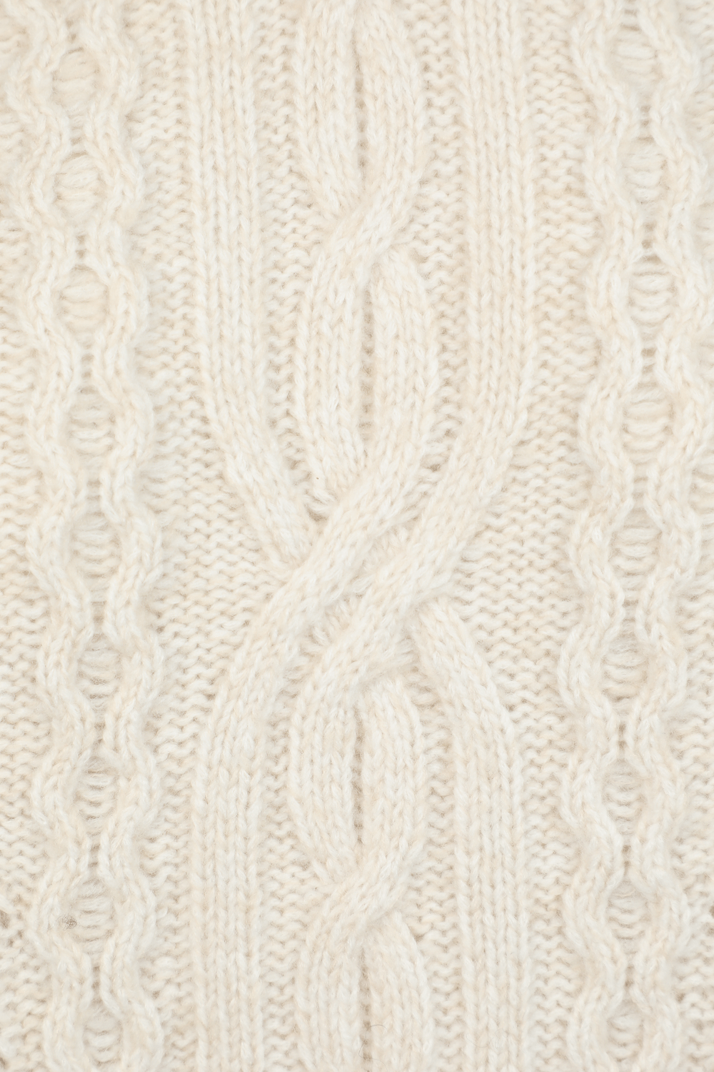 תמונה אחורית של סוודר אוף וויט בסריגה צ'אנקית