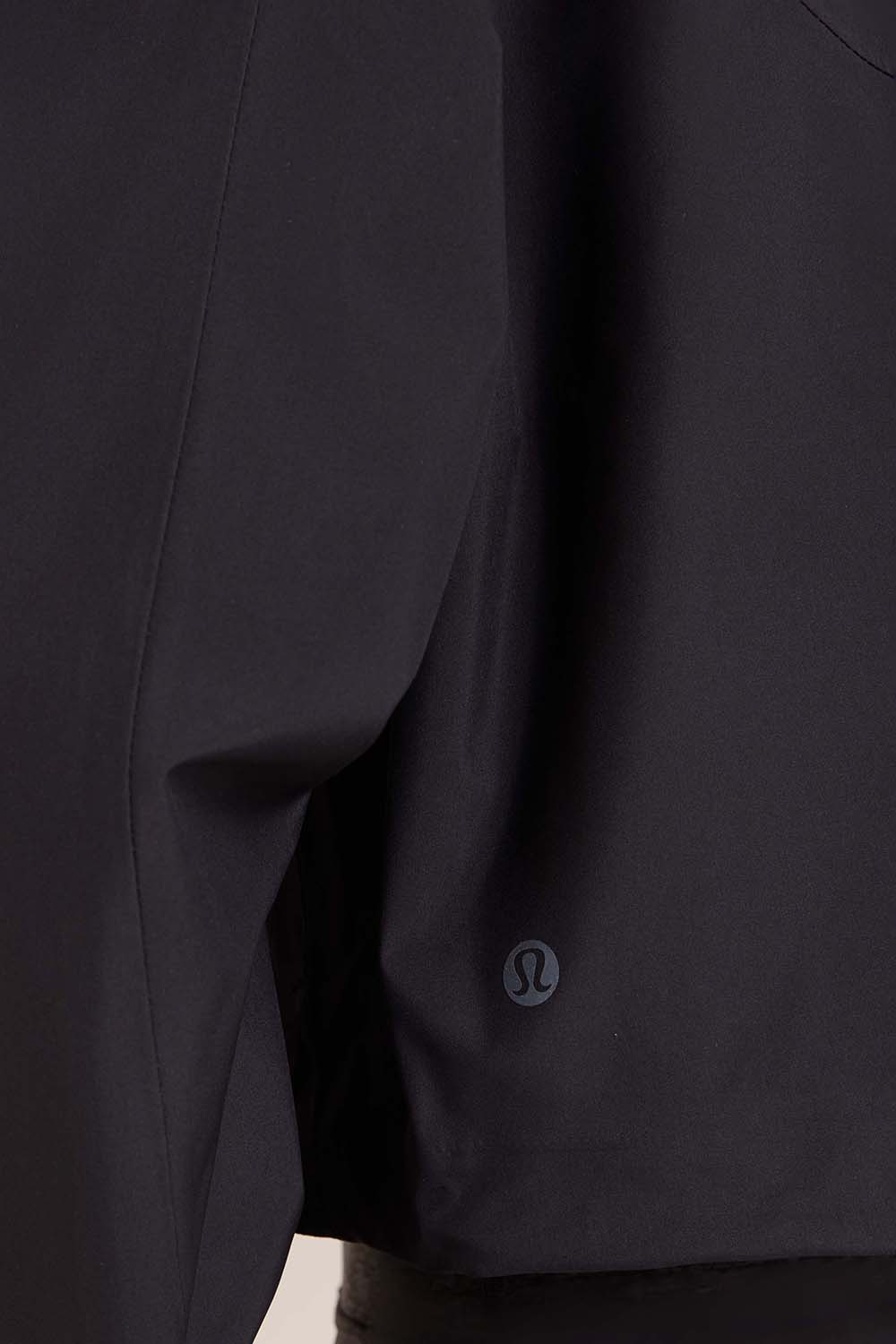 תמונת תקריב דוגמן של Rain Chaser Jacket