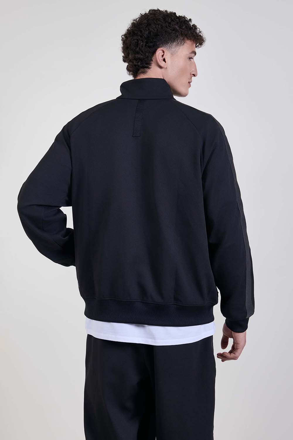 תמונת דוגמן אחורית של Pique Relaxed-Fit Track Jacket