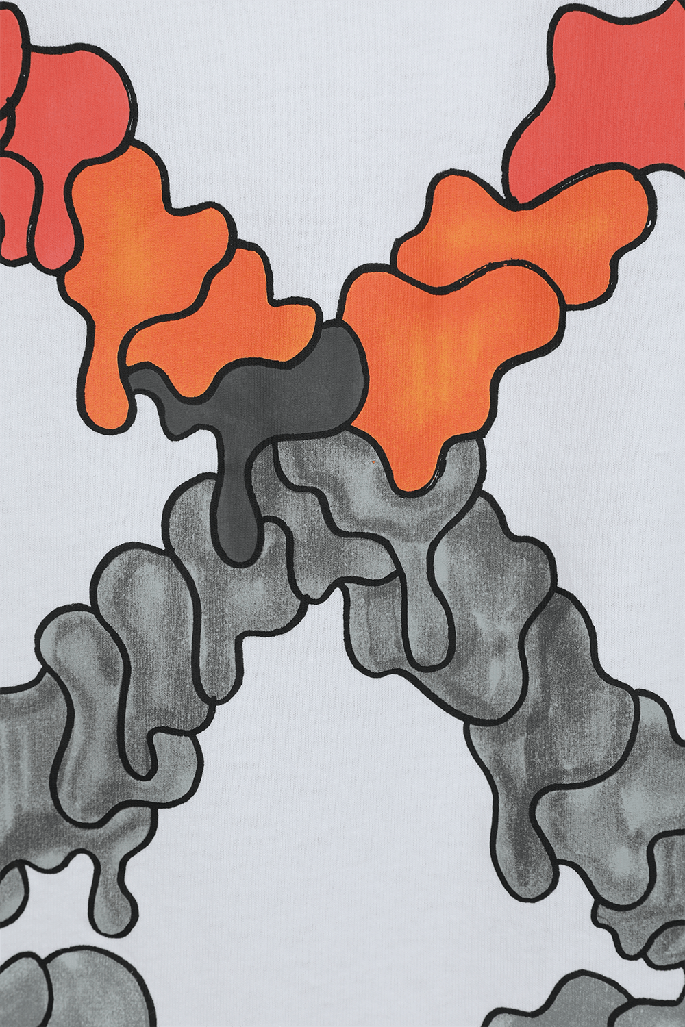 תמונת תקריב של חולצת לוגו טי גרפית בגזרת סלים