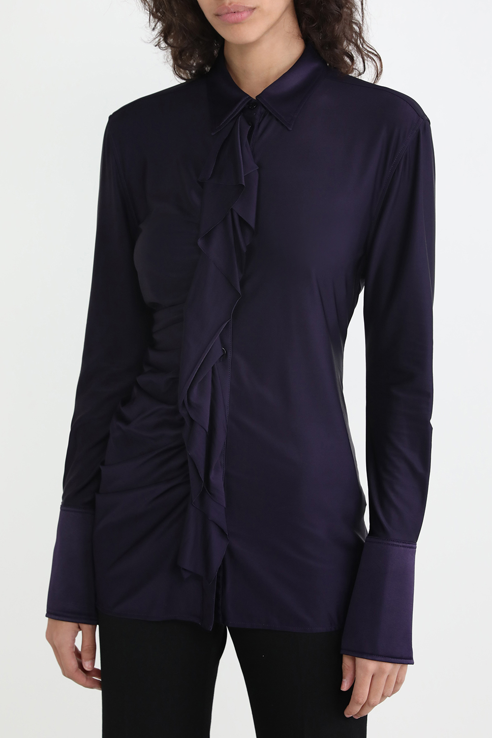 תמונת דוגמן קידמית של חולצה מכופתרת סאטן