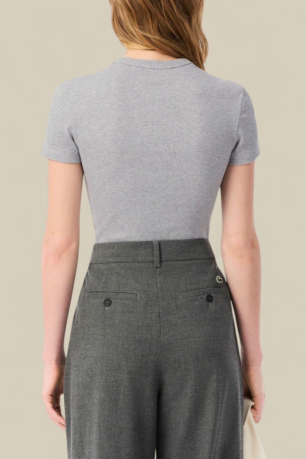 תמונת דוגמן אחורית של חולצת טי ריב