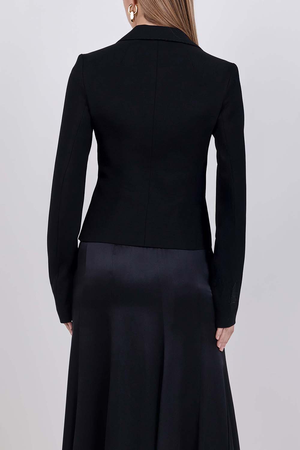 תמונת דוגמן אחורית של ז&rsquo;קט בגזרה צמודה