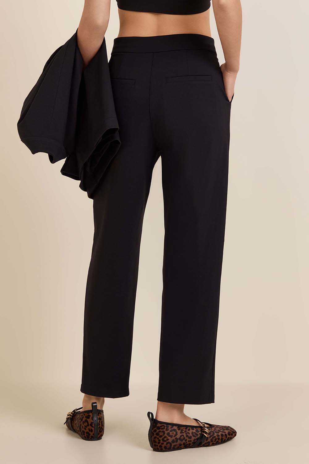 תמונת דוגמן אחורית של Daydrift High-Rise Tapered Trouser *Regular