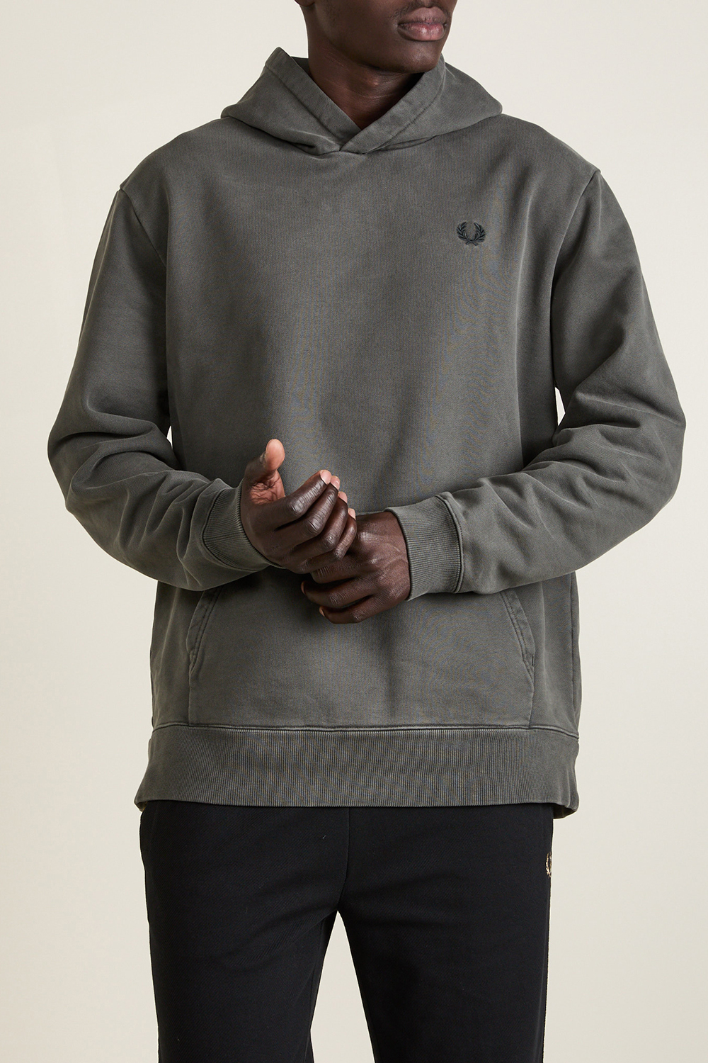 תמונת דוגמן קידמית של סווטשירט קפוצ'ון