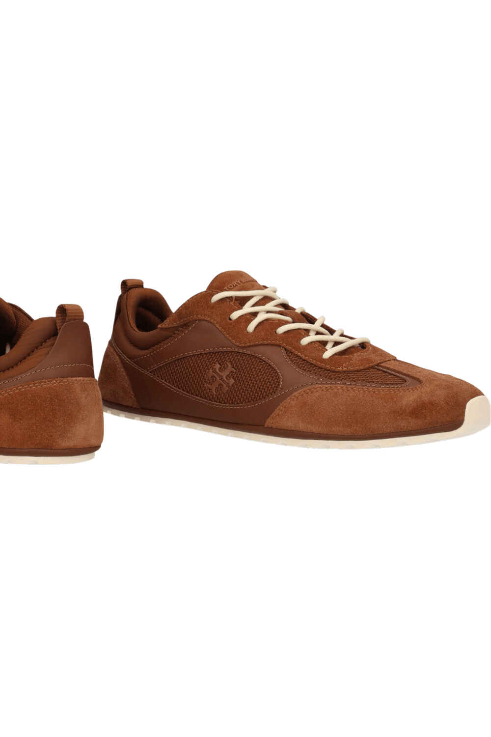 תמונת תקריב של נעלי סניקרס