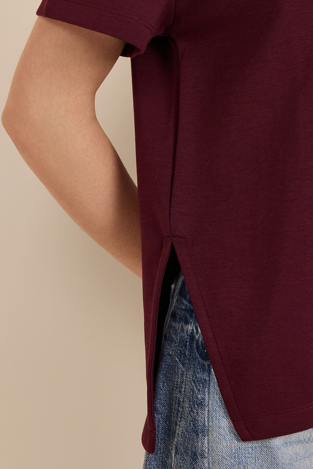 חולצת טי א-סימטרית