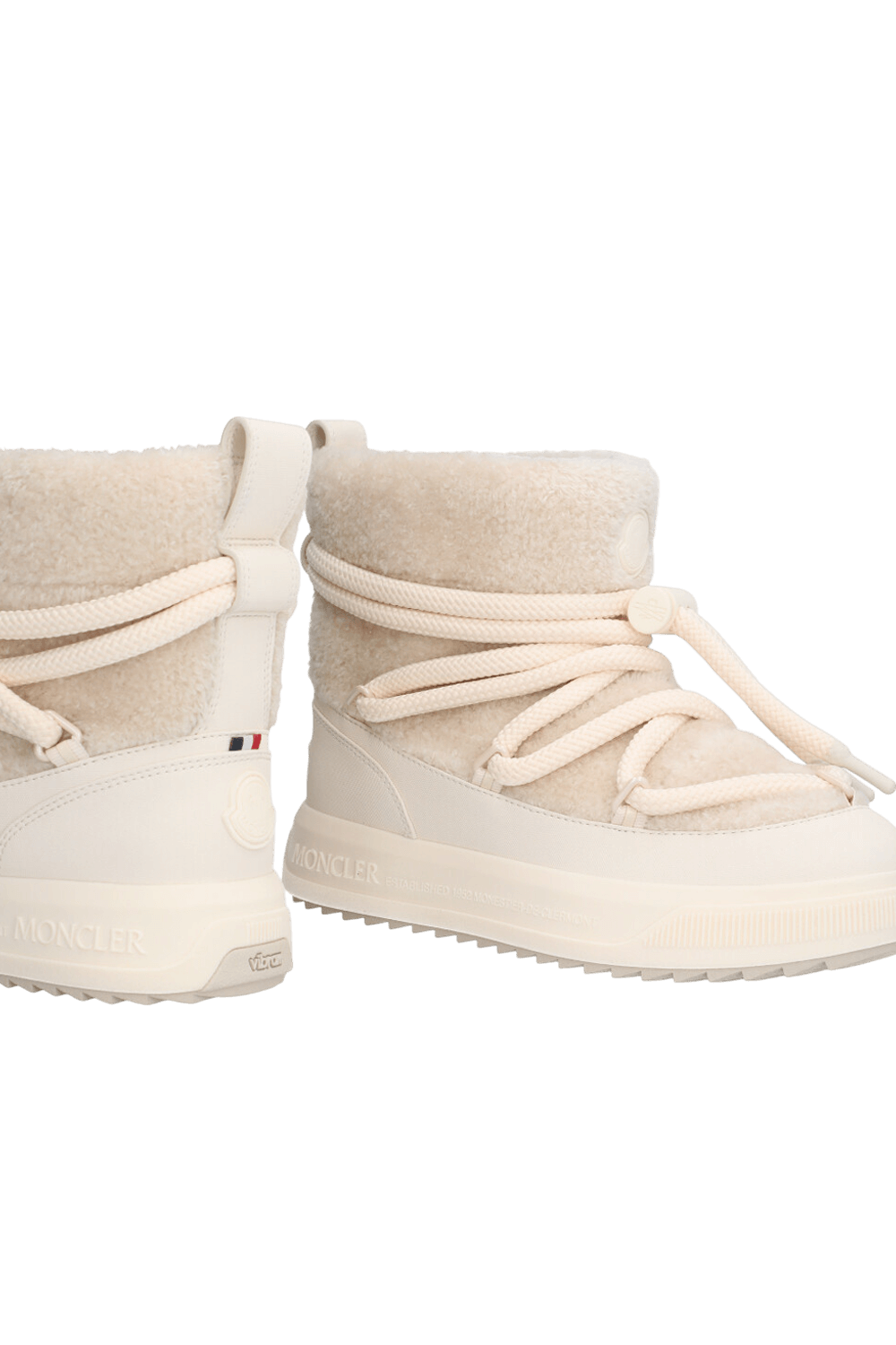 תמונת תקריב של מגפוני שלג טדי