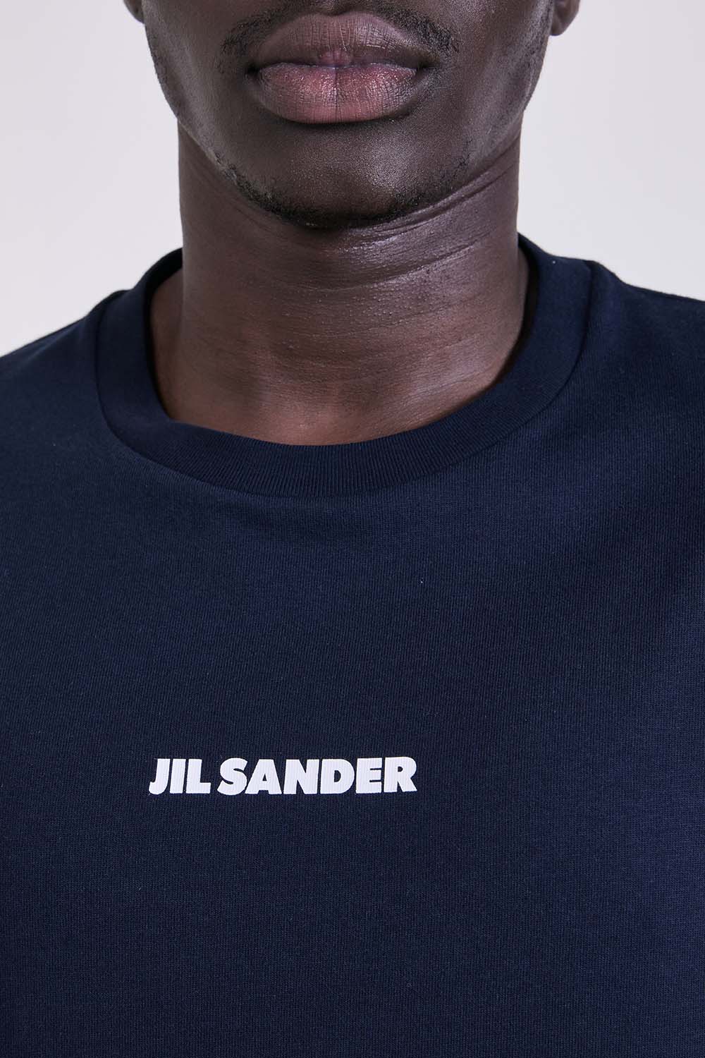 תמונת תקריב דוגמן של חולצת טי