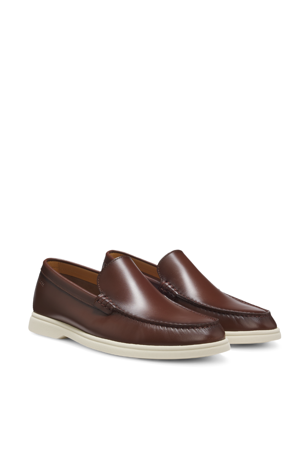 תמונה אחורית של נעלי מוקסינים עור