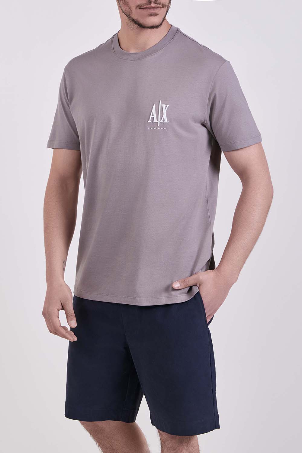 תמונת דוגמן קידמית של חולצת טי