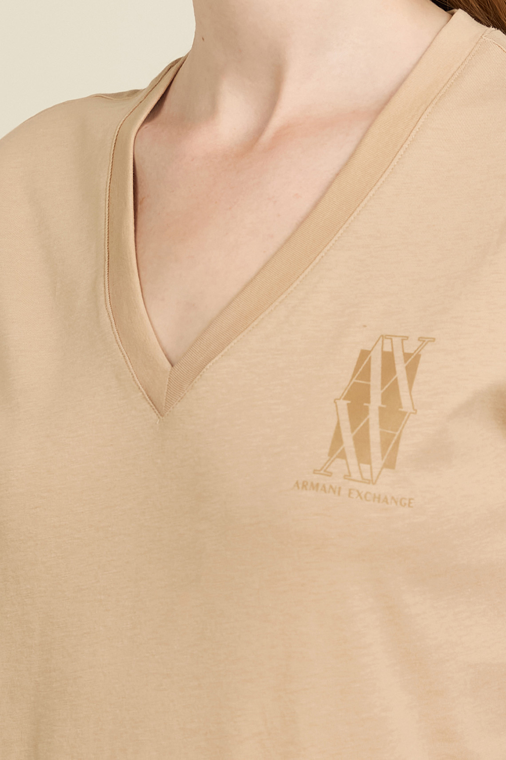 תמונת תקריב דוגמן של חולצת טי