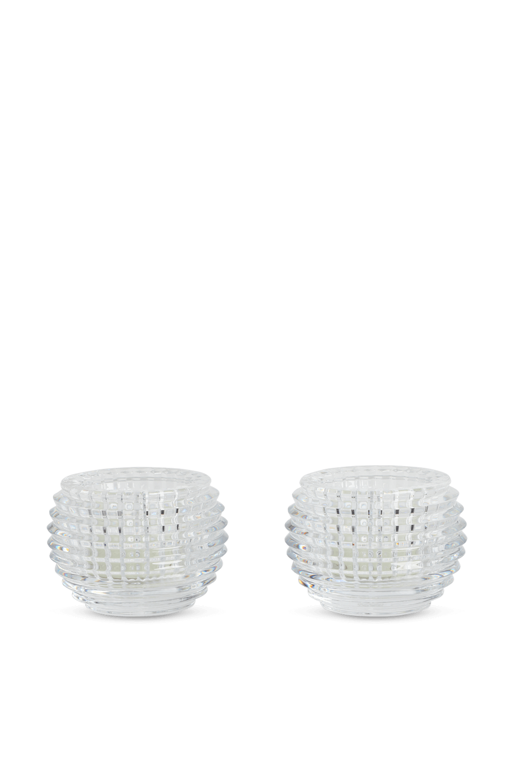 תמונה קידמית של זוג פמוטים עגולים מקריסטל שקוף