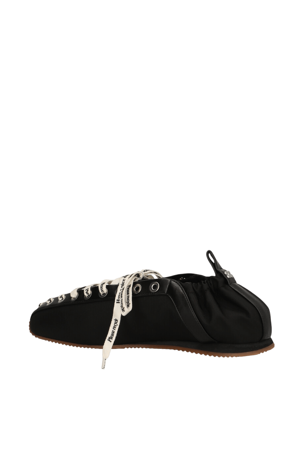 תמונה אחורית של נעלי בובה