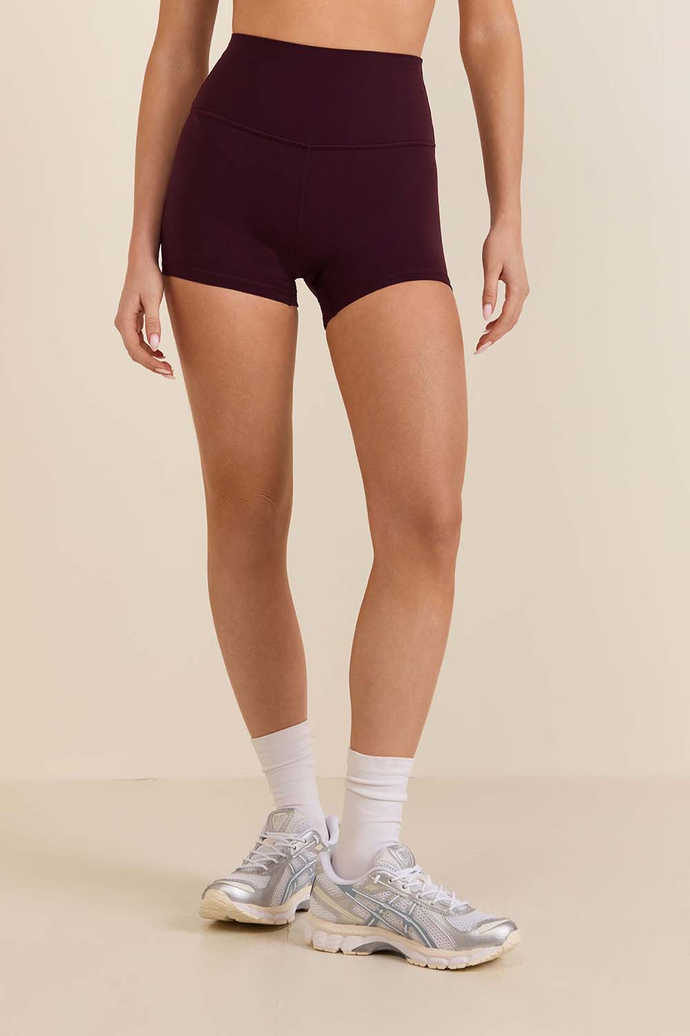 תמונת דוגמן קידמית של lululemon Align&trade; High-Rise Short 4