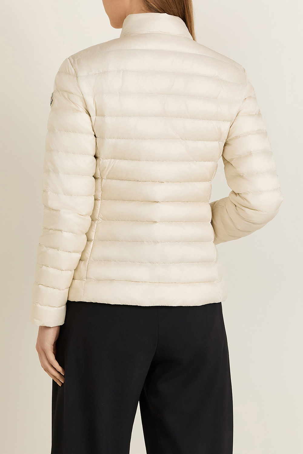 תמונת דוגמן אחורית של מעיל