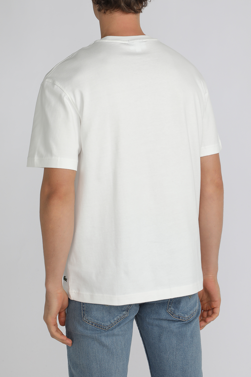 תמונת דוגמן אחורית של חולצת טי