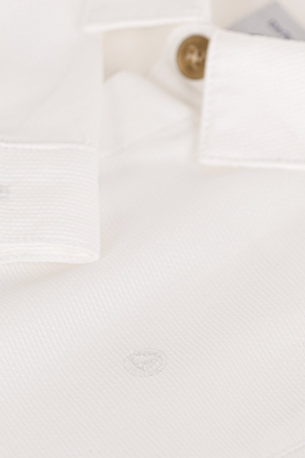 תמונת תקריב של חולצה מכופתרת - גילאי 18-36 חודשים