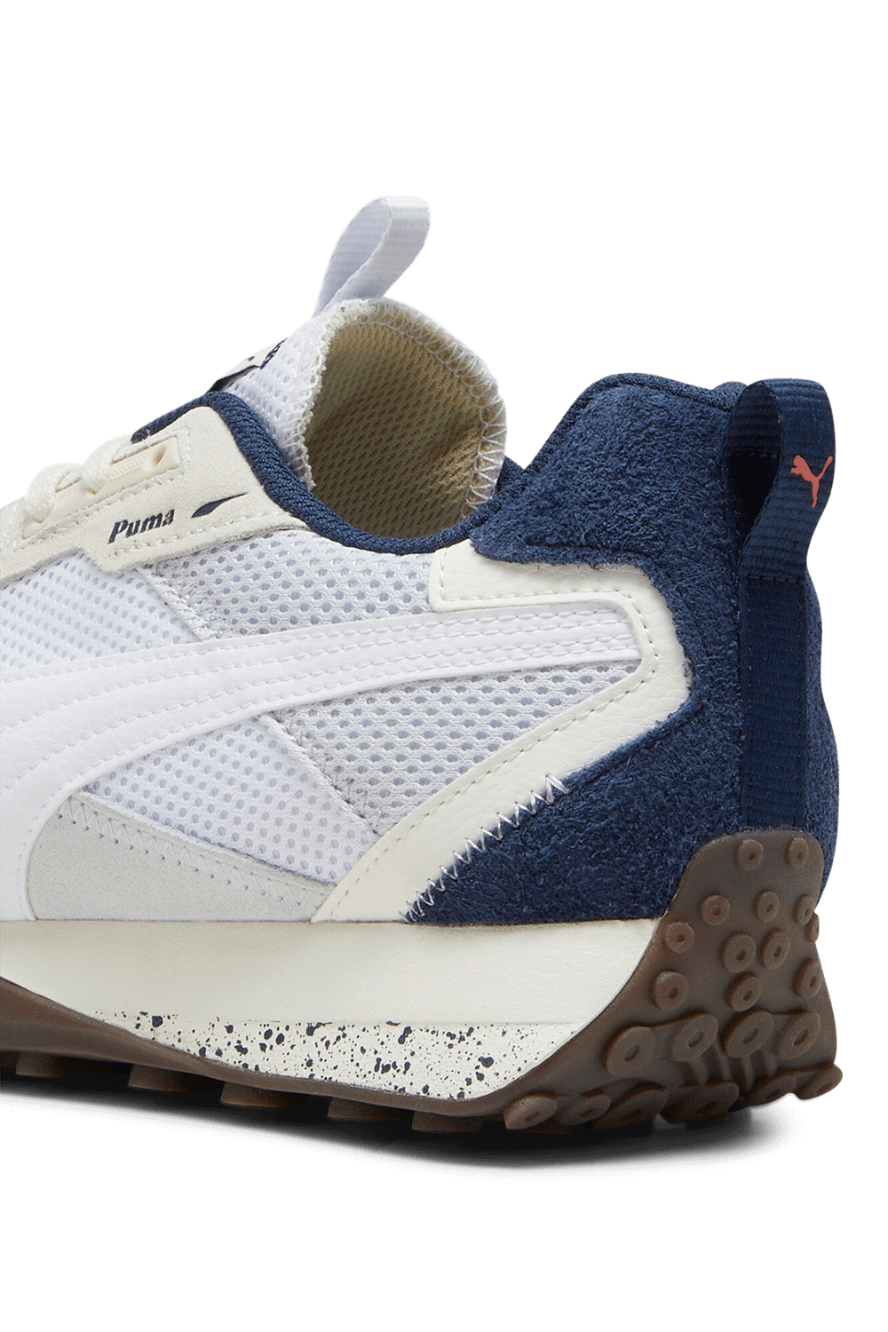 תמונת פנים של נעלי סניקרס בלקטופ ריידר