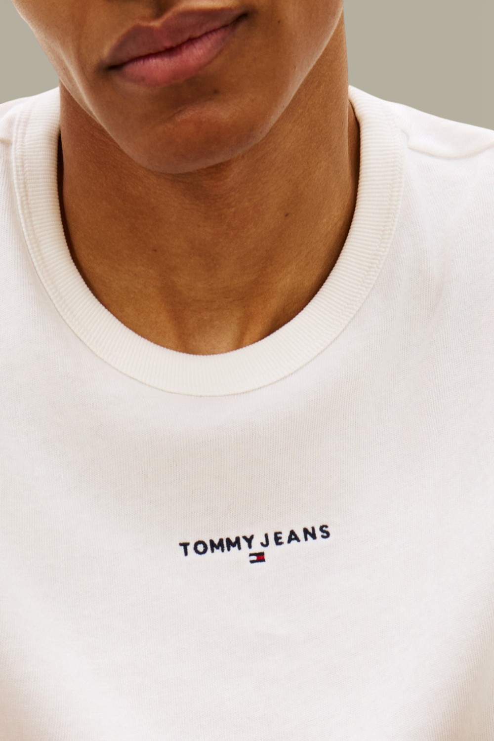 תמונת תקריב דוגמן של חולצת טי