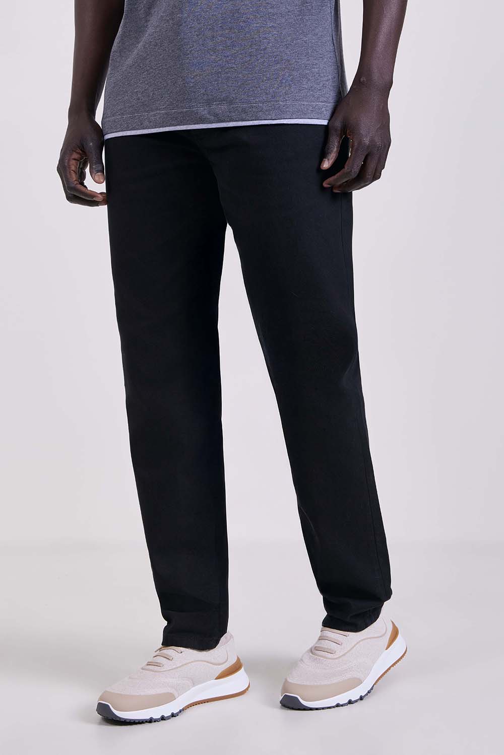 תמונת דוגמן קידמית של מכנסי ג'ינס בגזרה ישרה