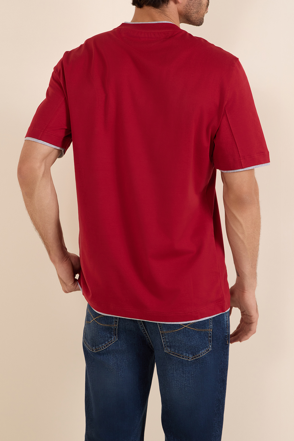 תמונת דוגמן אחורית של חולצת טי